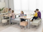 Betzold essBAR Polsterbank ideal für Aufenthaltsbereiche in Kidnergarten oder Grundschule (Zoom)
