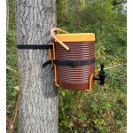 TopPlay Getränkespender auch gedacht zur Anbringung an Baum oder Zaun mittels Spanngurten (Zoom)