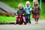 Winther MINI VIKING Scooter extra-großes Vorderrad und für Kleinkinder anatomisch geformter Sitz (Zoom)